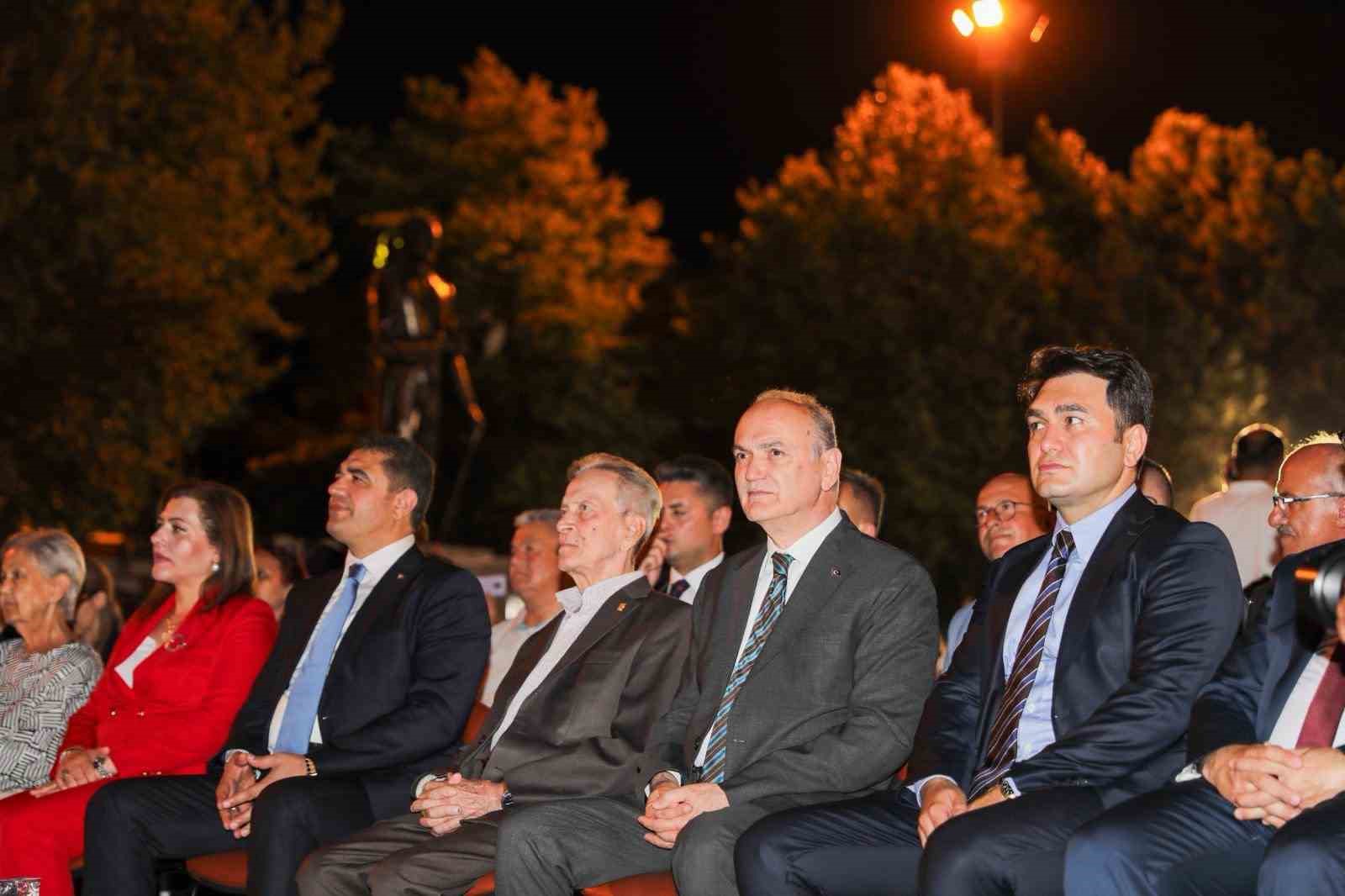 15 Temmuz Demokrasi ve Milli Birlik Günü için yüzlerce vatandaş sokağa çıktı 