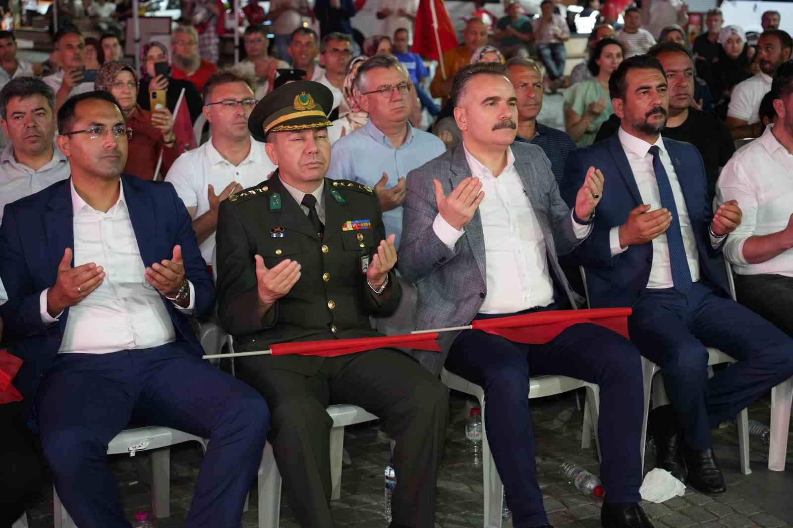 15 Temmuz’da Edremit’te birlik ve beraberlik mesajı 