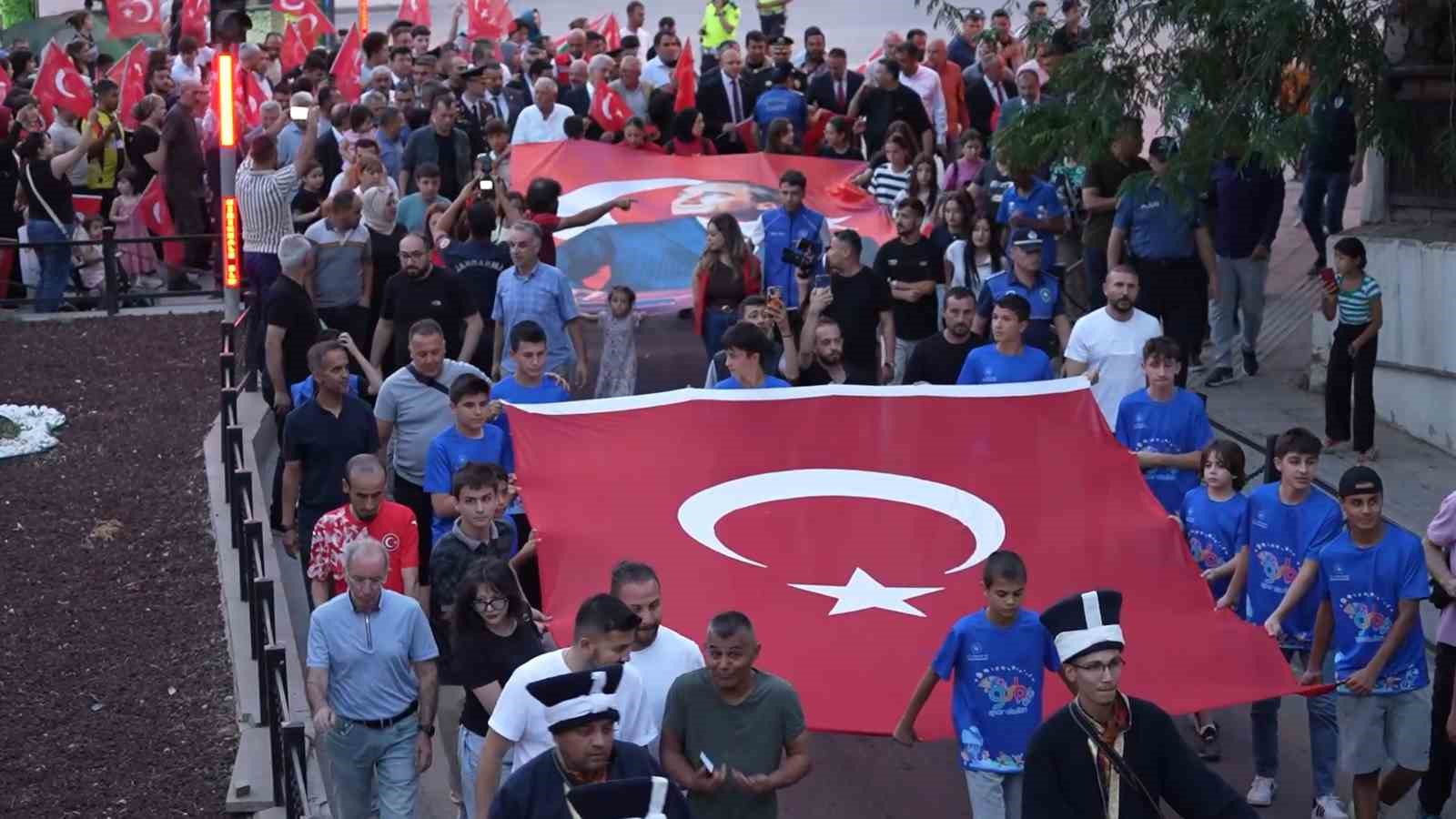 İhanetin karşısında milletin zaferi 9. yılında: Aynı ruhla yeniden meydanlar doldu 