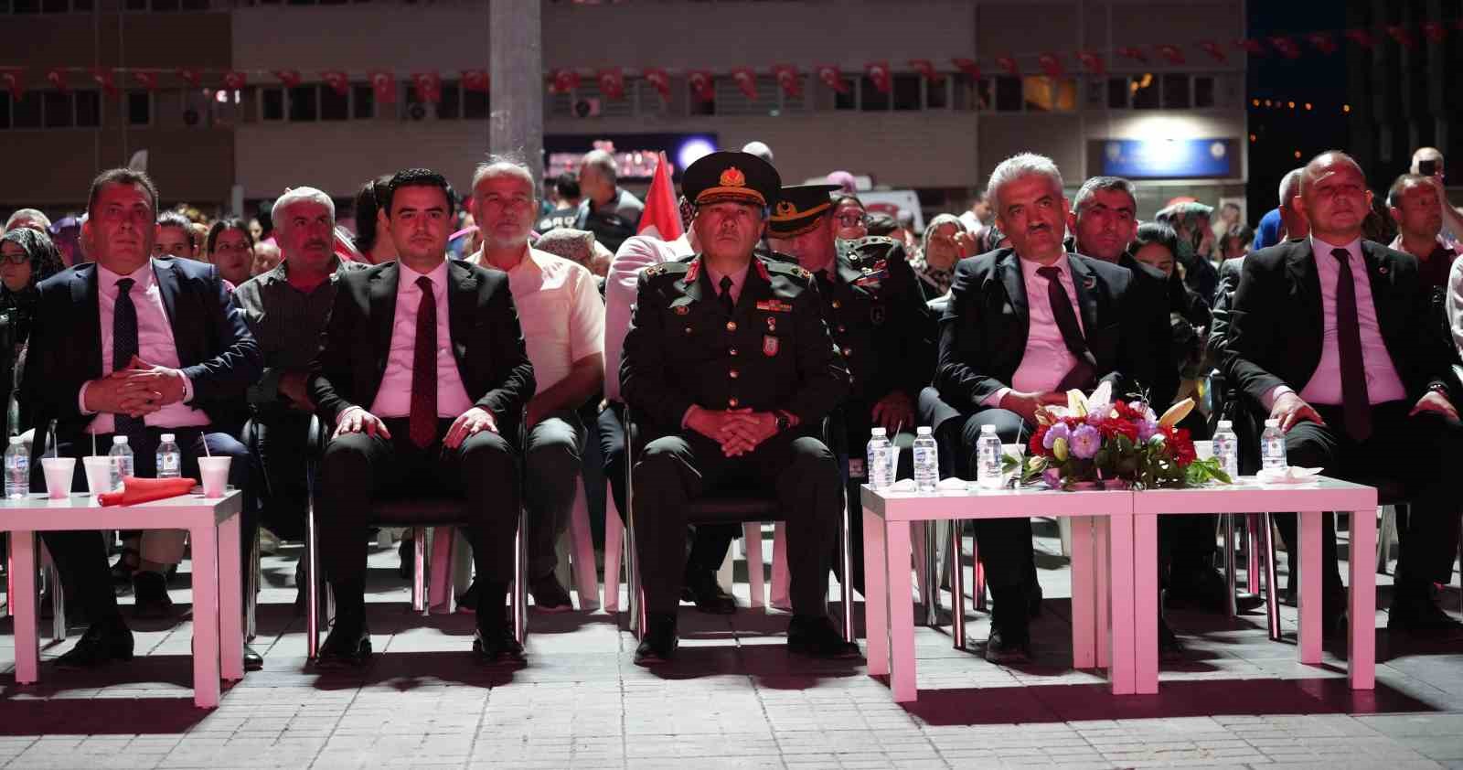 İhanetin karşısında milletin zaferi 9. yılında: Aynı ruhla yeniden meydanlar doldu 