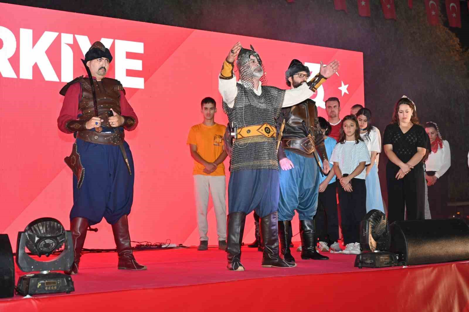İhanetin karşısında milletin zaferi 9. yılında: Aynı ruhla yeniden meydanlar doldu 