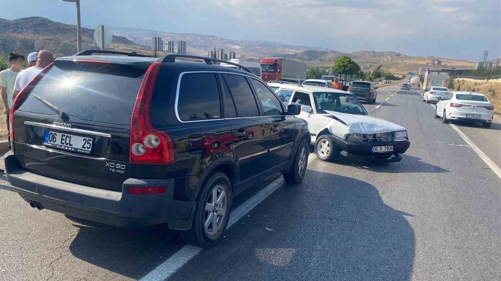 Kırıkkale’de 4 araçlı zincirleme kaza: 3 yaralı 
