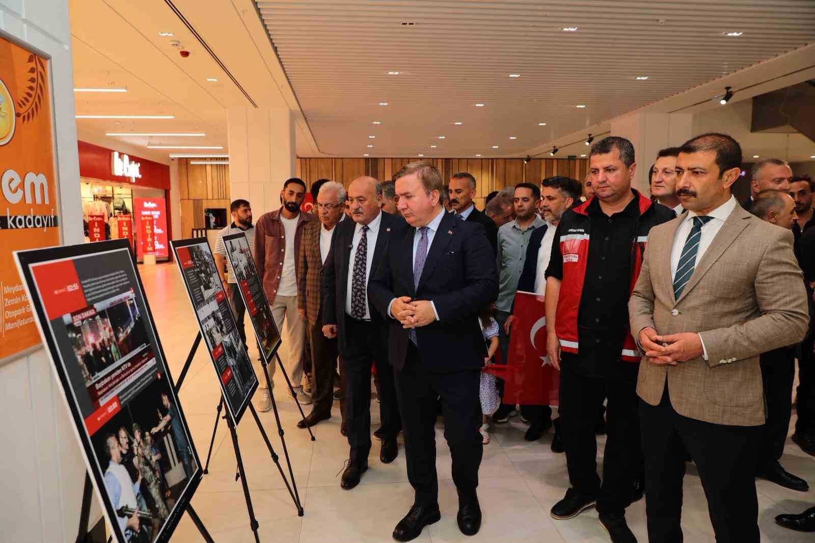 15 Temmuz Kronolojik Fotoğraf Sergisi açıldı 