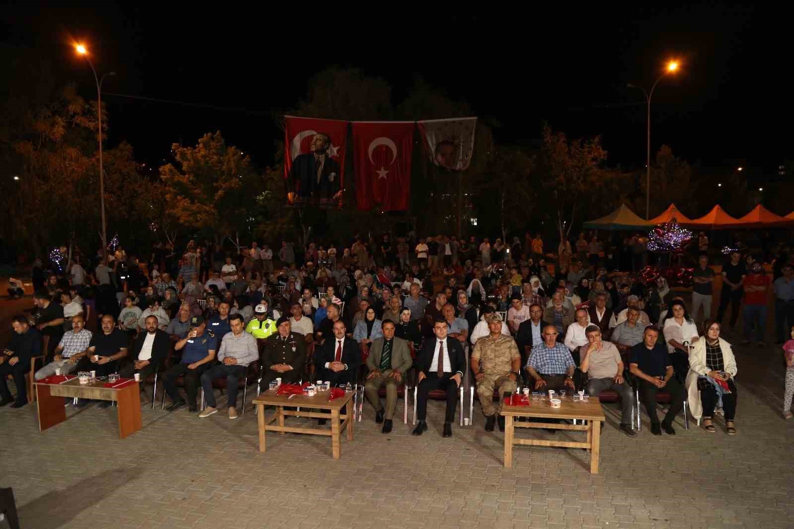 Oltu’da, Millî birlik ve beraberlik yürüyüşü düzenlendi 
