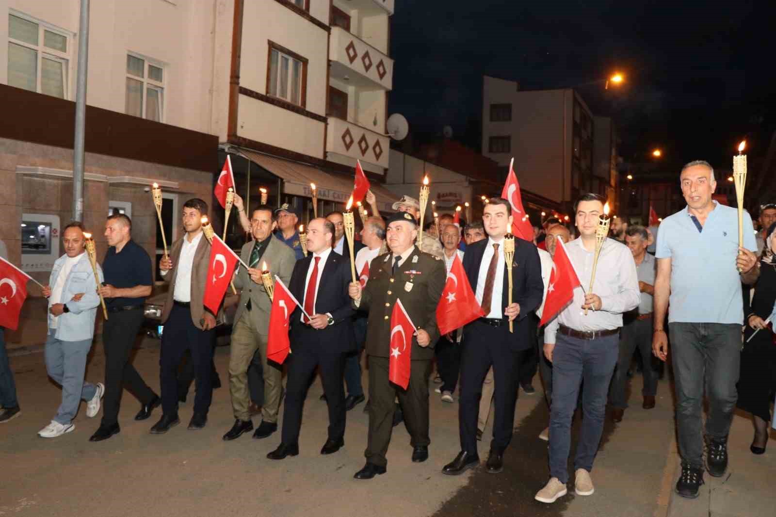 Oltu’da, Millî birlik ve beraberlik yürüyüşü düzenlendi 