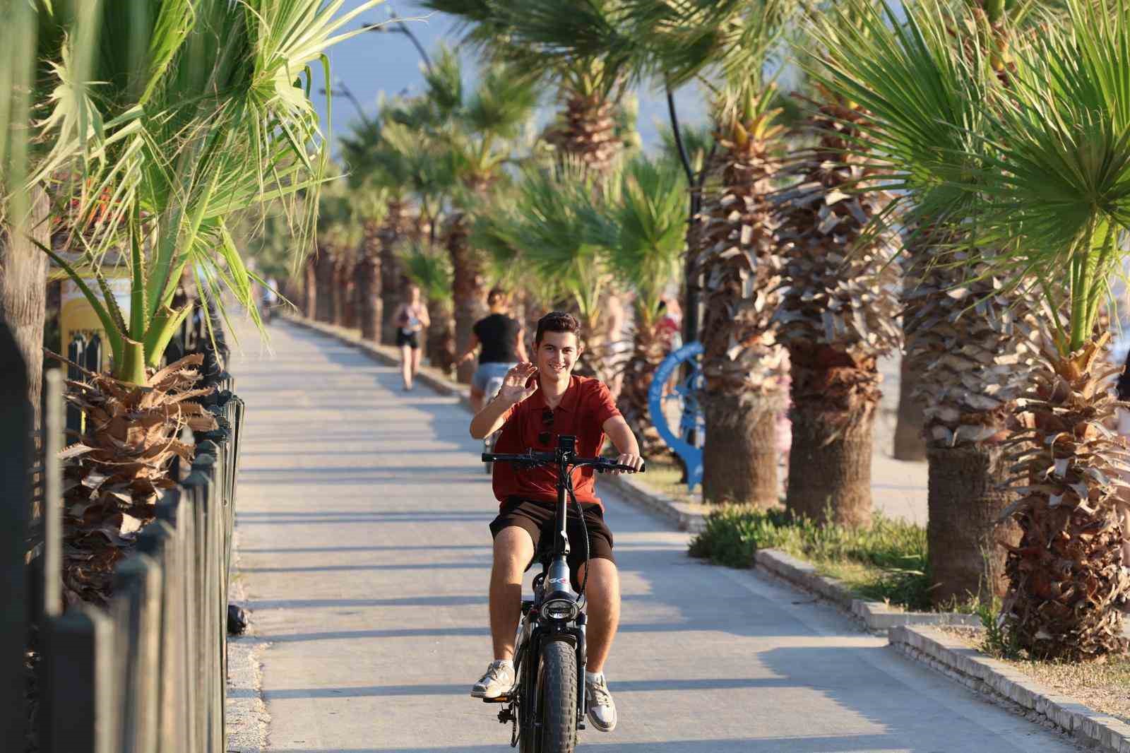 Aydın Büyükşehir Belediyesi Kuşadası’ndaki çalışmalarını sürdürüyor 
