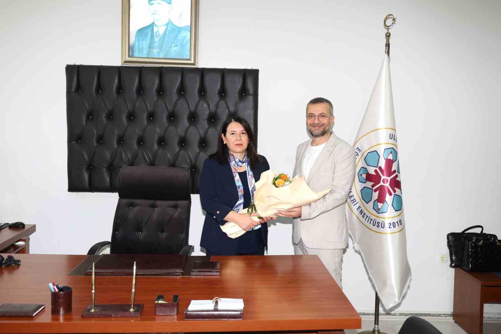 Eğitim bilimleri enstitüsünde bayrak değişimi 