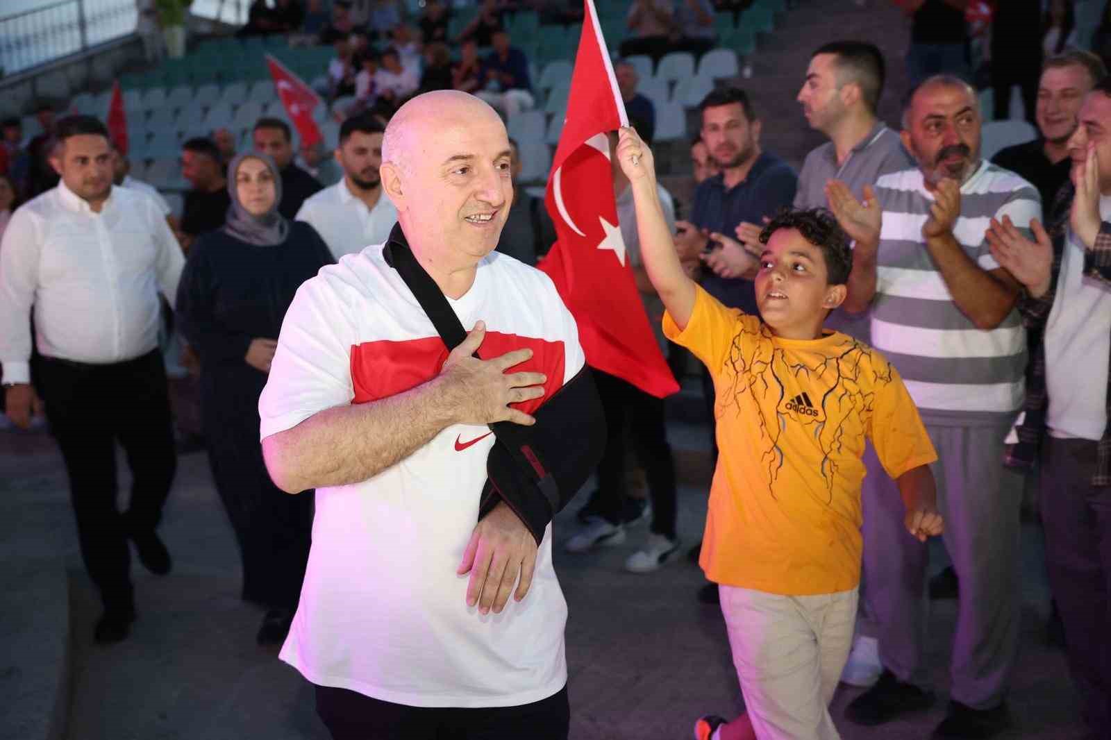 Kolundan vurulmuştu, raporlu olmasına rağmen 15 Temmuz’u unutmadı 
