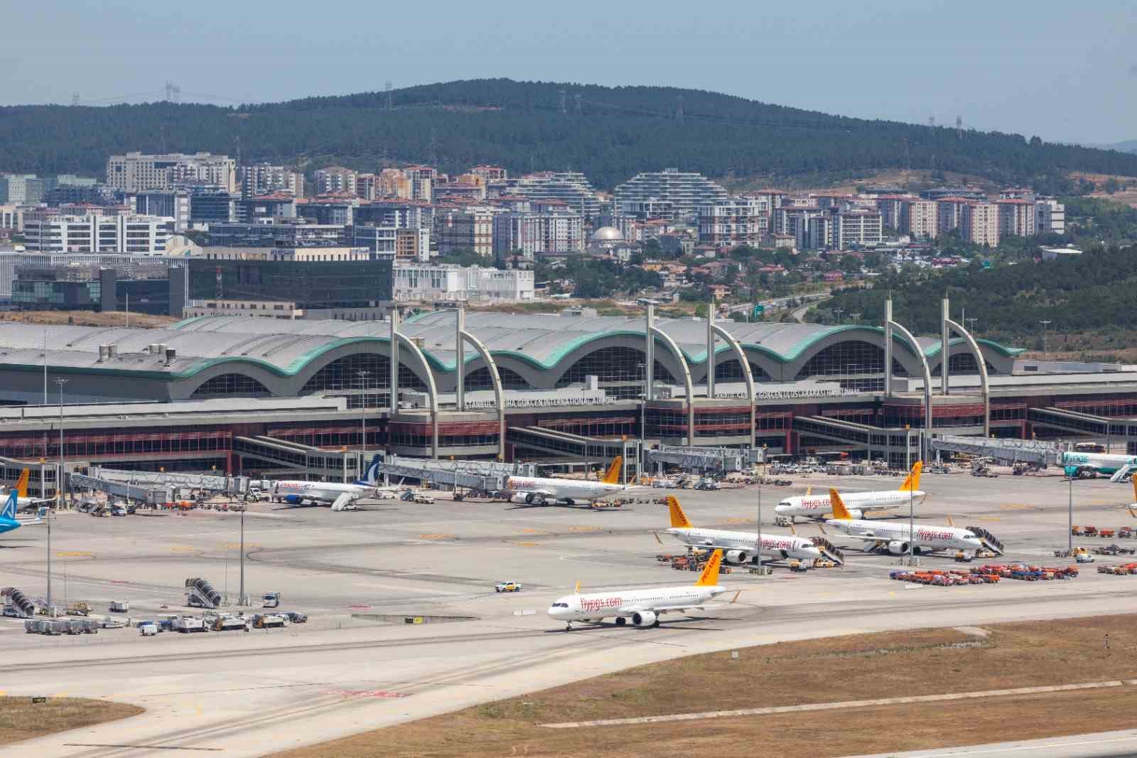 Sabiha Gökçen Havalimanı hafta sonu rekor tazeledi 
