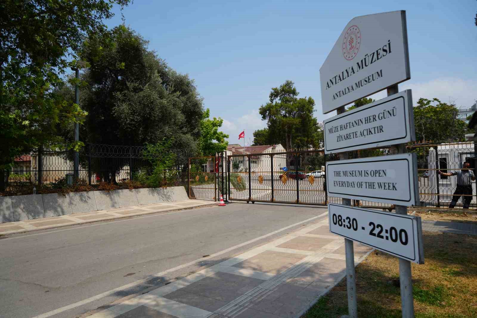 Antalya Arkeoloji Müzesi’nde tadilat başladı, ziyaretçilere kapatıldı 