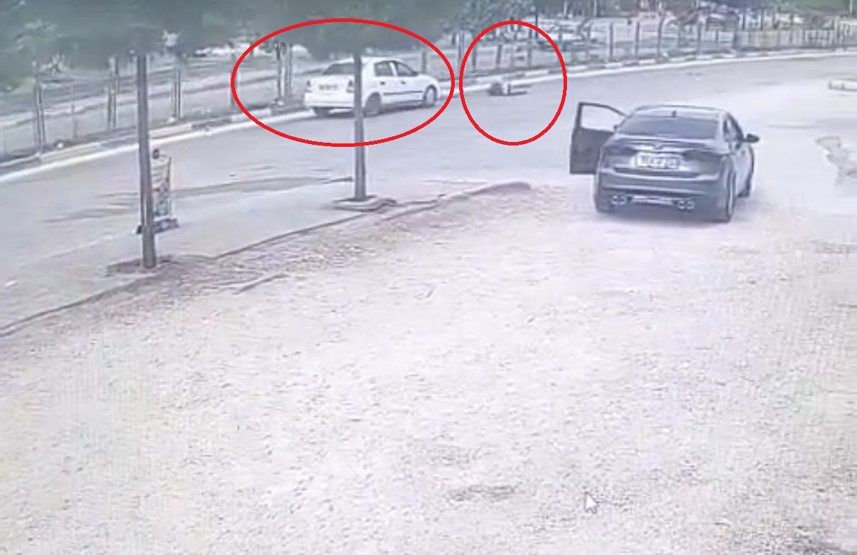 Otomobil yayaya çarptı 