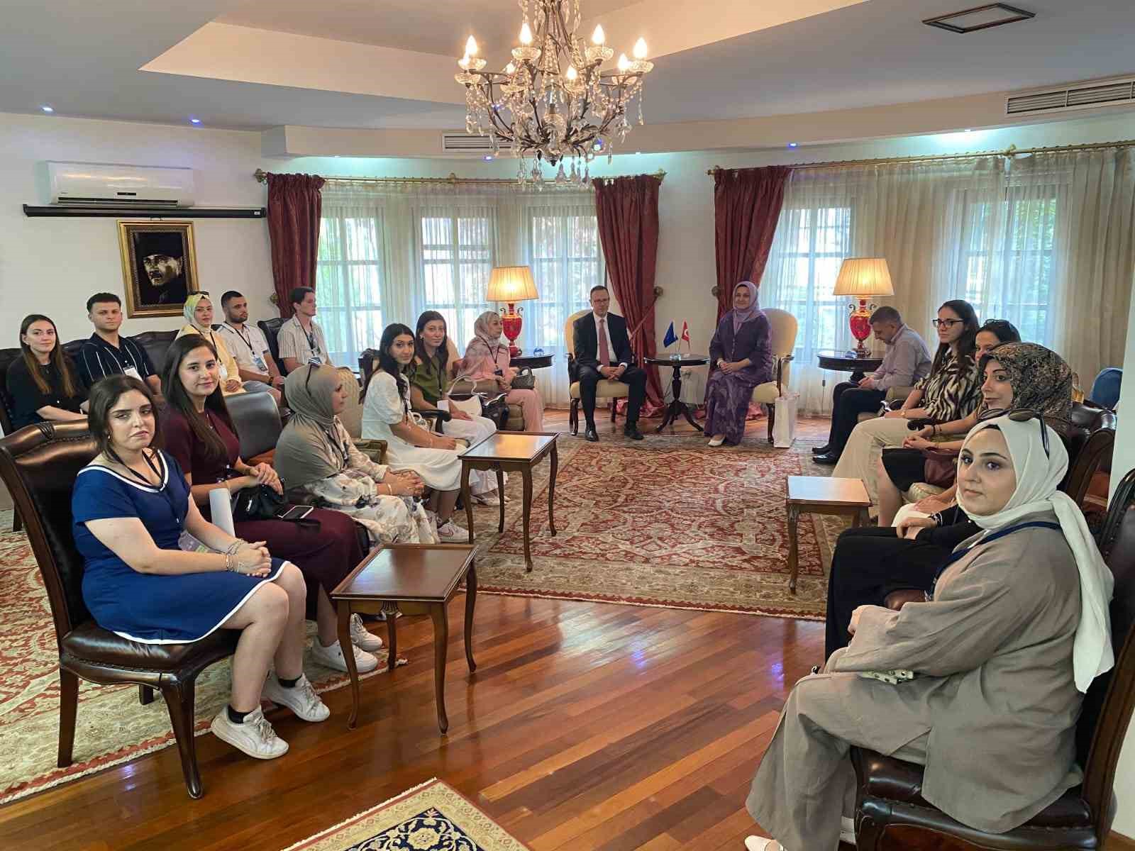 Manisalı gençler ‘Yeşil Adımlar Projesi’ ile yurt dışına açıldı 