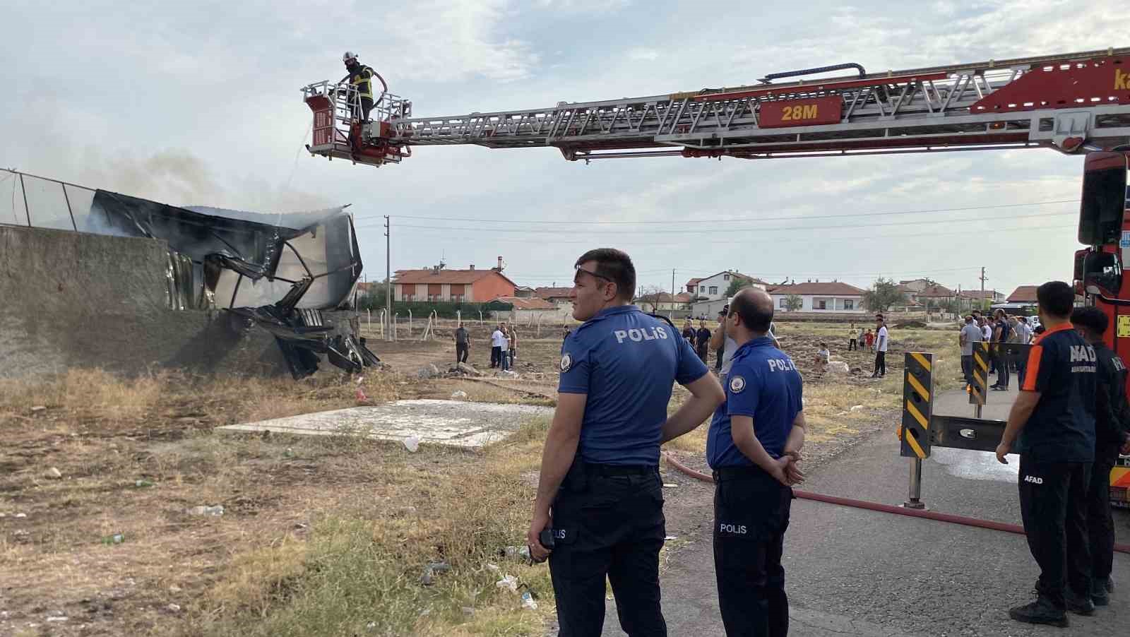 Aksaray’da yapı malzeme deposunda yangın paniği 
