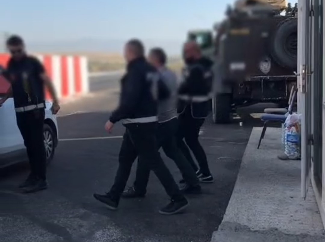 Ağrı’da hakkında kesinleşmiş 10 yıl hapis cezası bulunan hükümlü yakalandı 