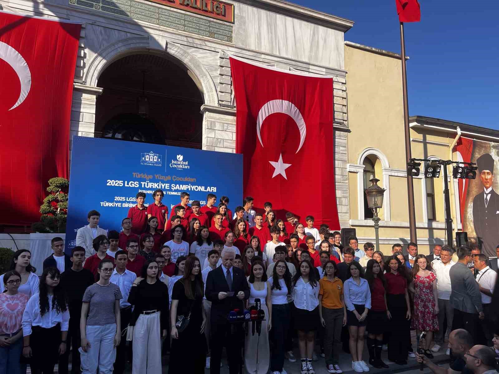 İstanbul Valiliğinden LGS birincilerine ödül 