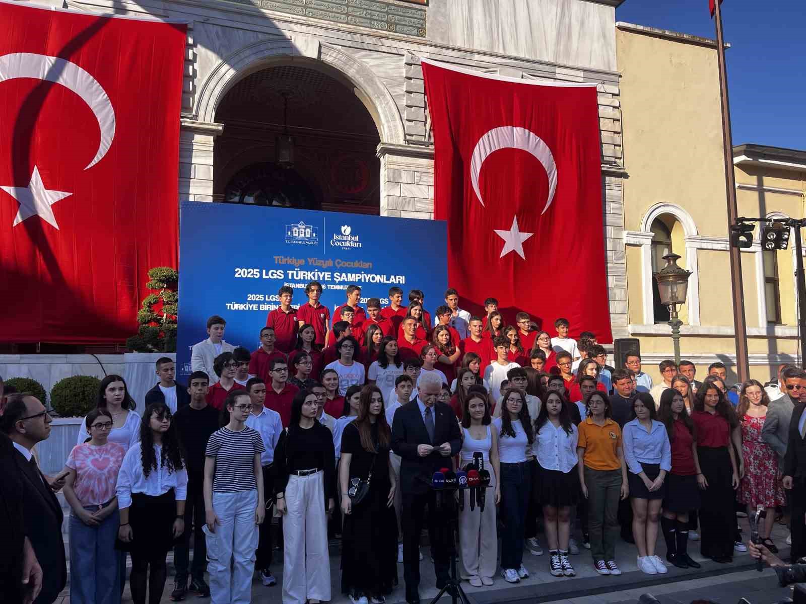 İstanbul Valiliğinden LGS birincilerine ödül 