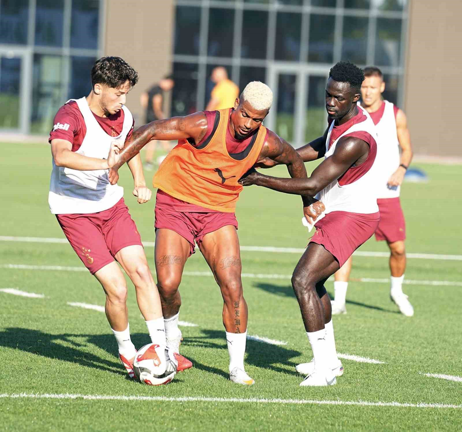 Galatasaray günü çift antrenmanla tamamladı 