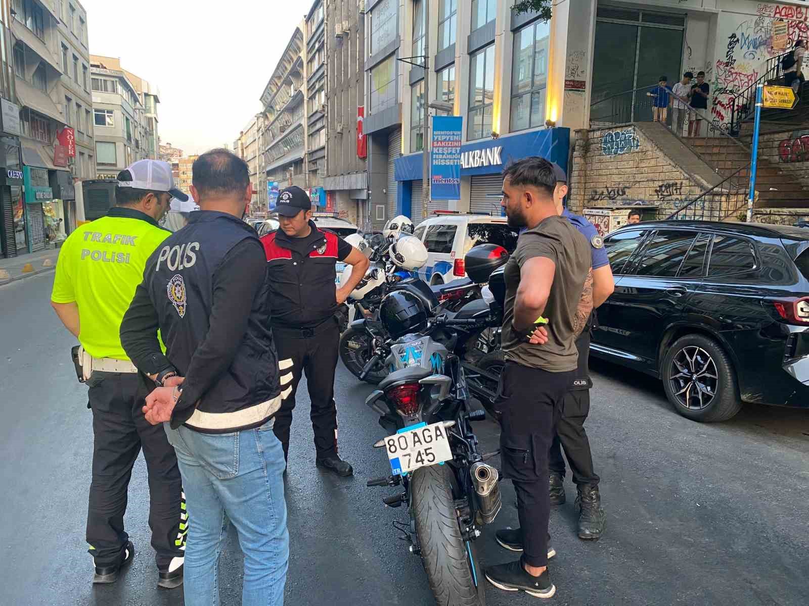 Kadıköy’de helikopter destekli huzur uygulaması 