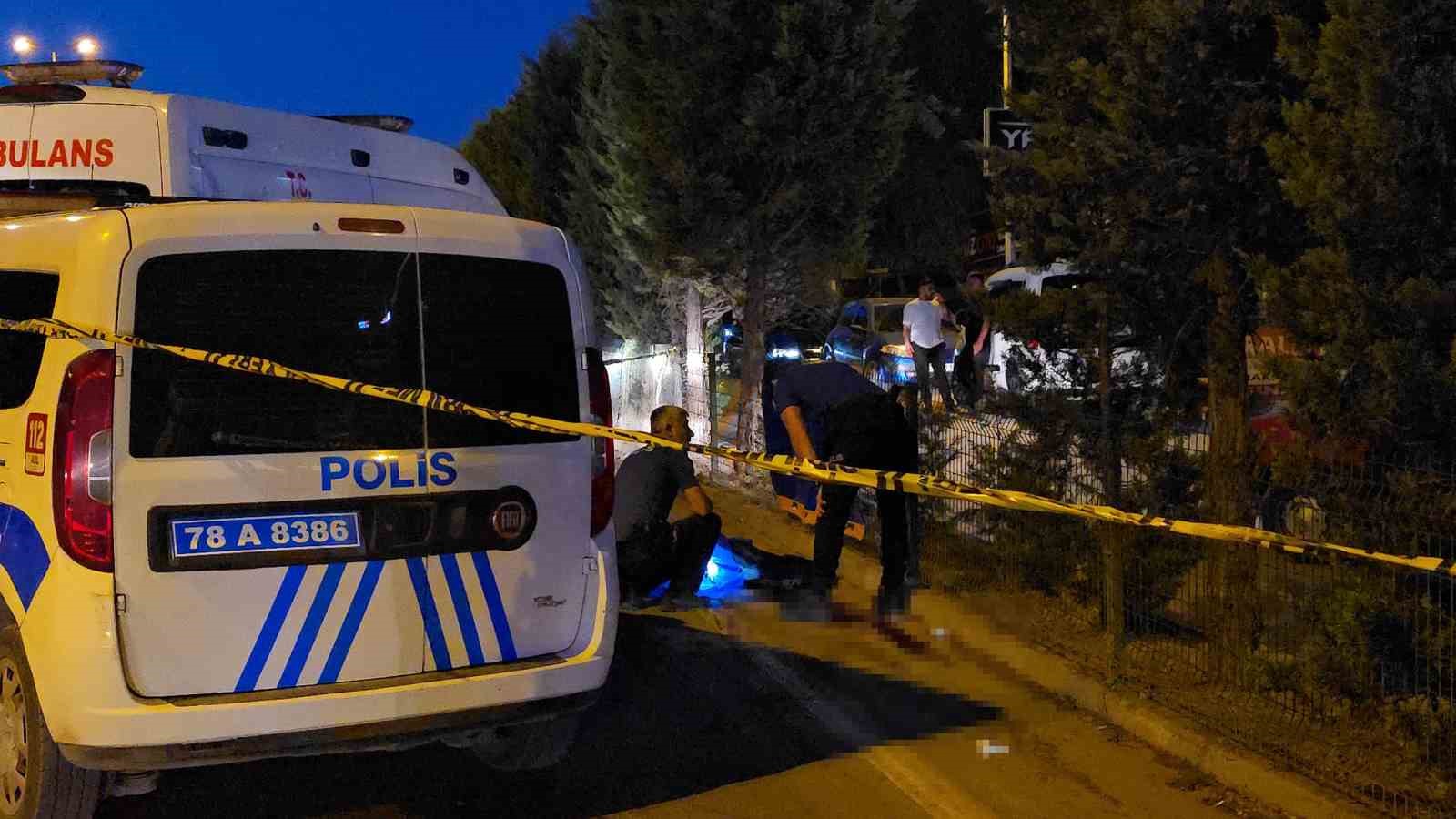 Karabük’te yolun karşısına geçerken otomobilin çarptığı genç hayatını kaybetti 