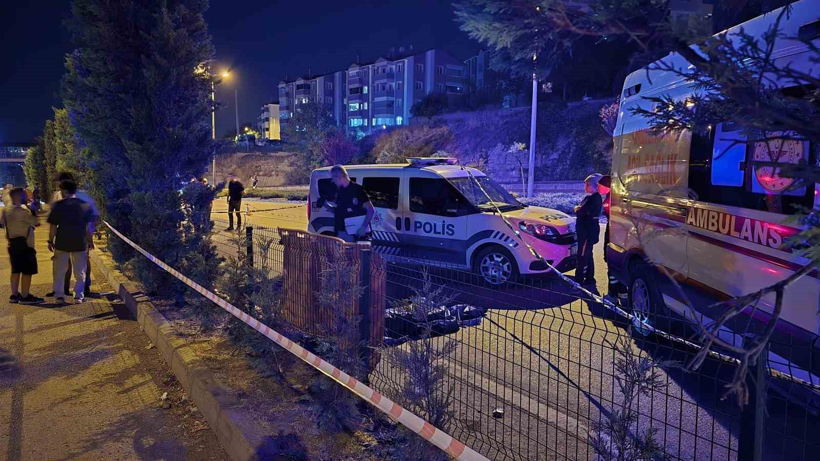 Karabük’te yolun karşısına geçerken otomobilin çarptığı genç hayatını kaybetti 