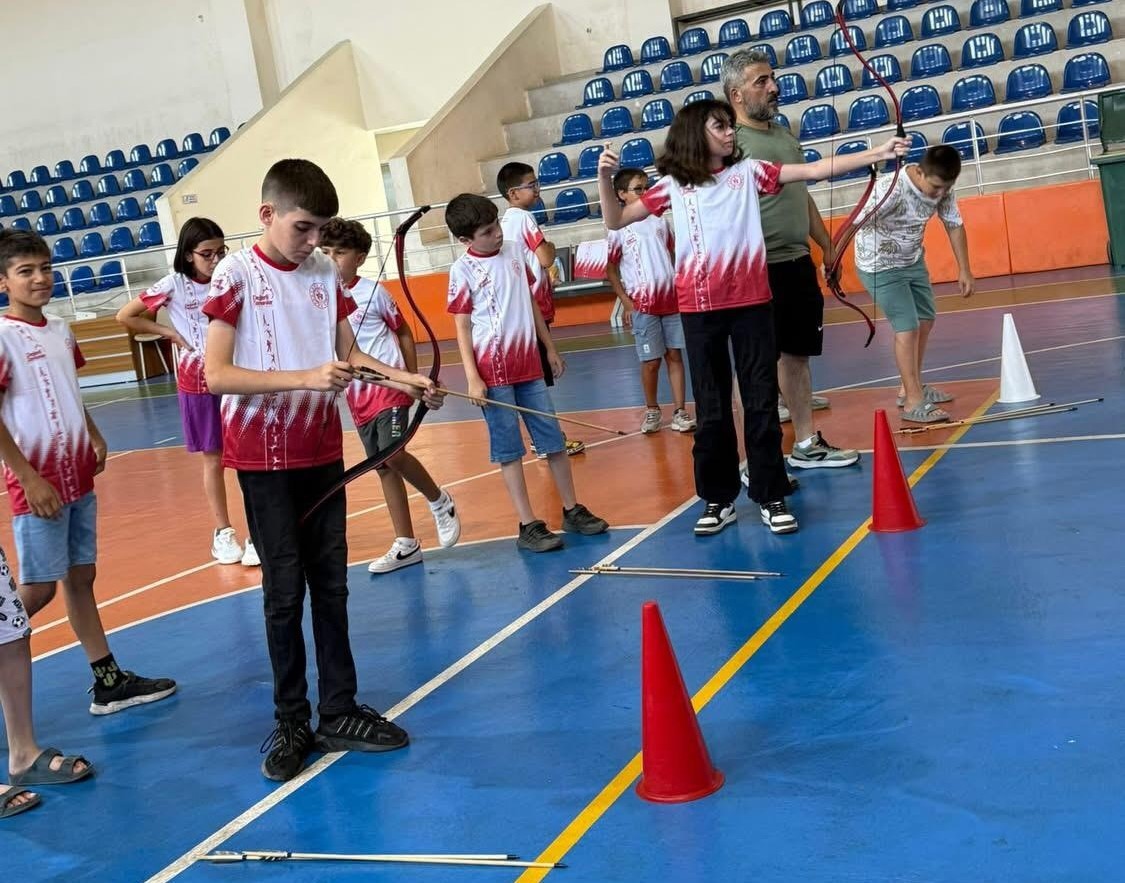 Sarıgöl’de ilk kez okçuluk kursu açıldı 