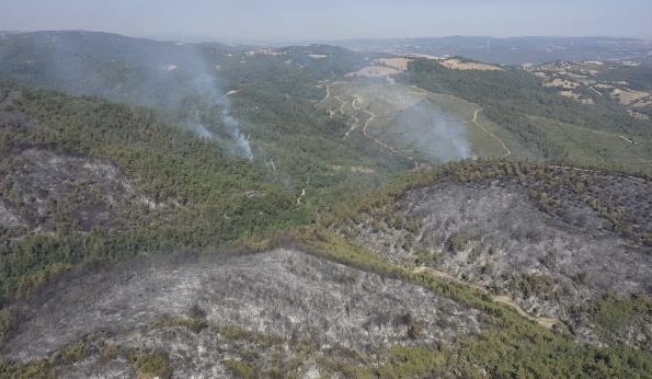 Altıeylül’deki yangın havadan görüntülendi 