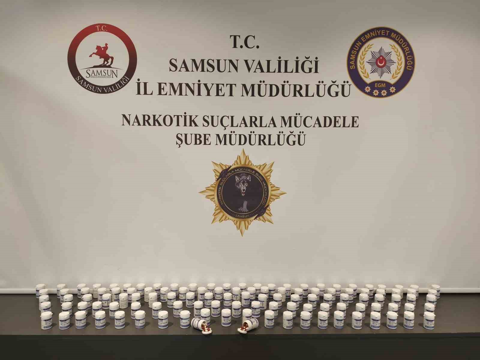 Kargoyla gelen çuvalın içinden 6 bin 552 adet uyuşturucu hap ele geçirildi 