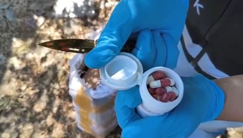 Kargoyla gelen çuvalın içinden 6 bin 552 adet uyuşturucu hap ele geçirildi 