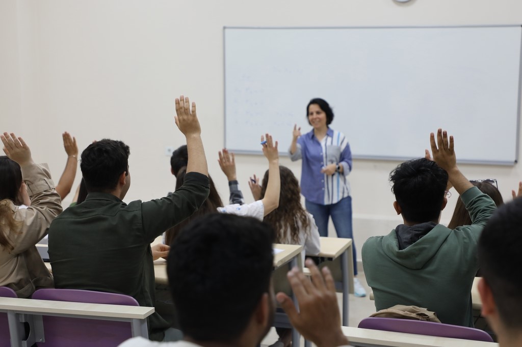 BARÜ’nün akıllı sohbet asistanı 