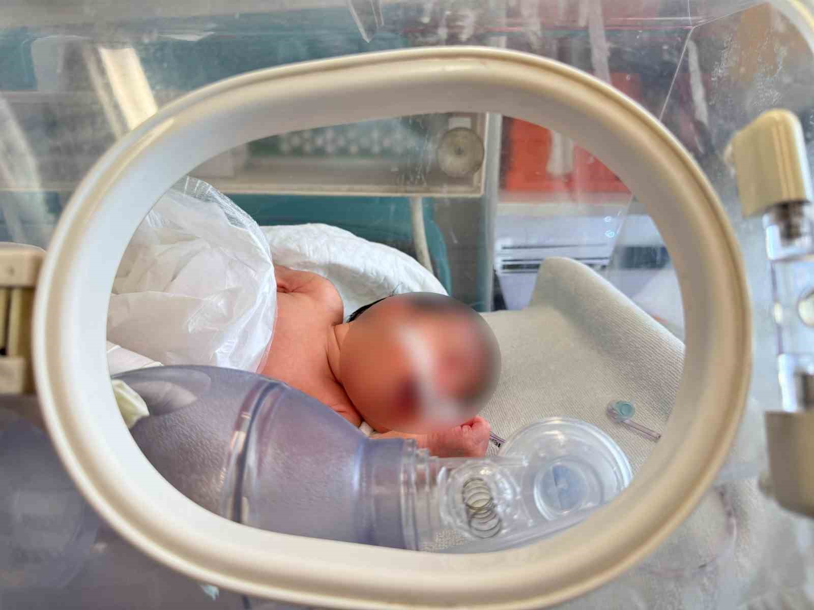 Ağrı’da prematüre doğan bebek, uçak ambulansla sevk edildi 