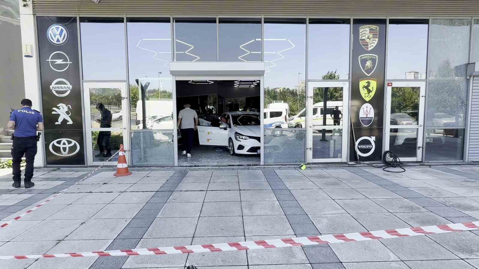 Küçükçekmece’de oto galeriye kurşun yağmuru 