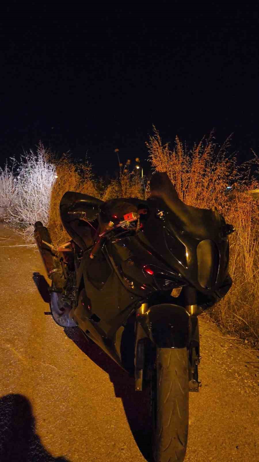 Çaldıkları motosikleti boş araziye atıp kaçtılar 