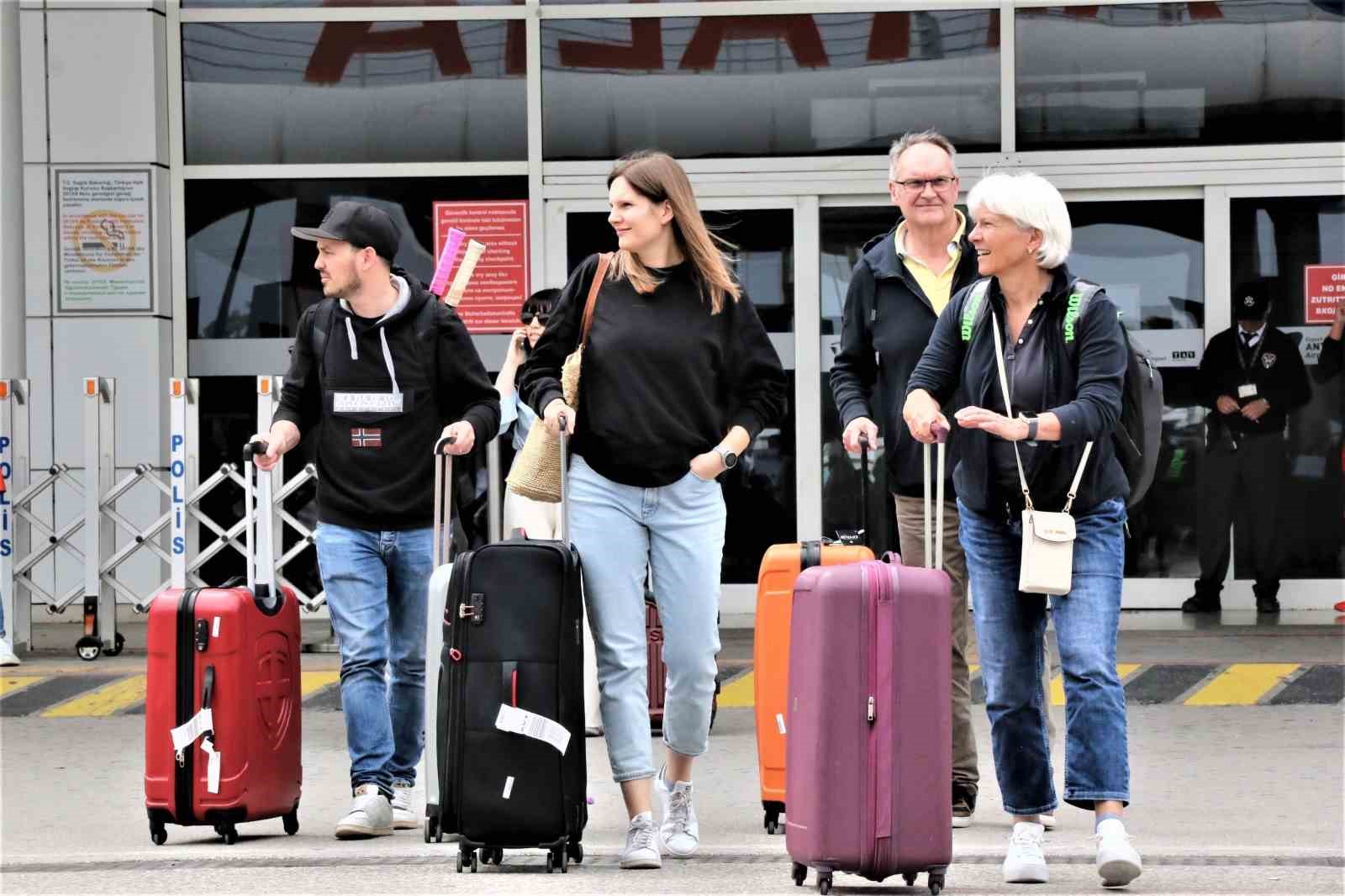 Bölgesel krizler turizm hedefini gölgeledi rakam güncellendi 
