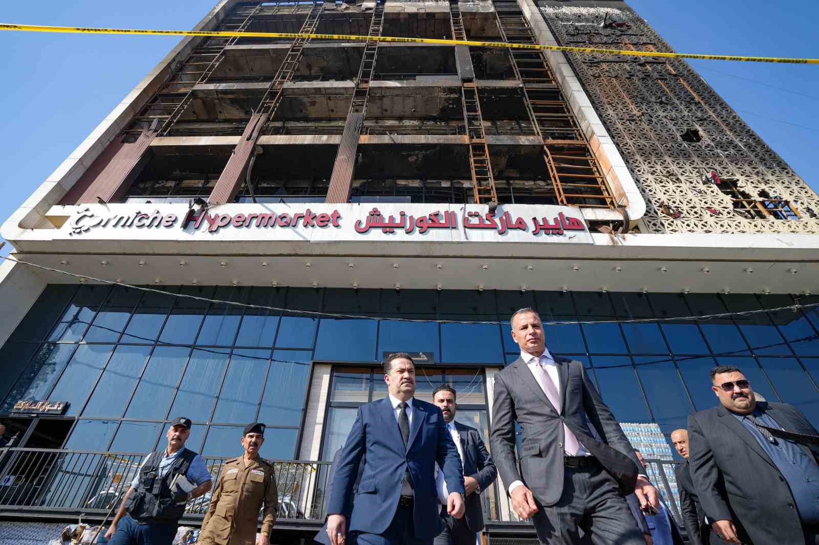 Irak Başbakanı Sudani, yangın faciasının yaşandığı alışveriş merkezinde incelemelerde bulundu 