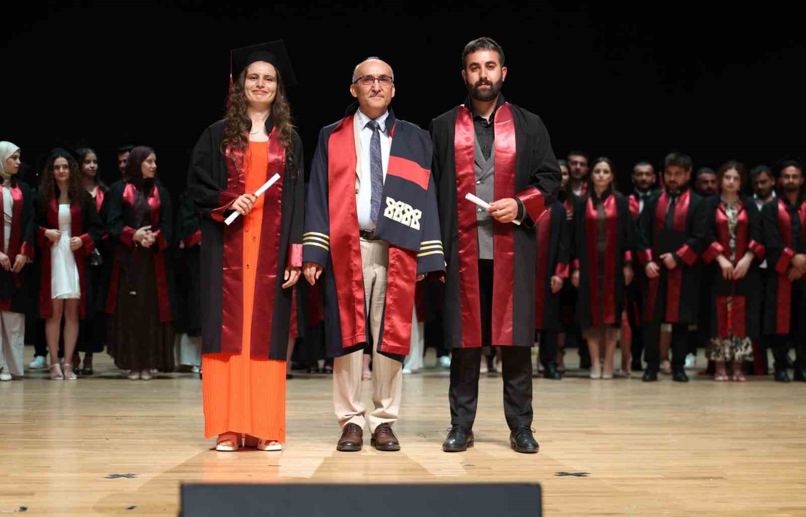 ERÜ Veterinerlik Fakültesi’nde mezuniyet heyecanı 