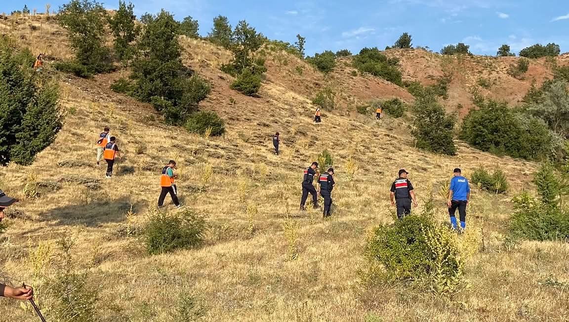 Aydıncık’taki kayıp vatandaşı arama çalışmaları dördüncü gününde devam ediyor 