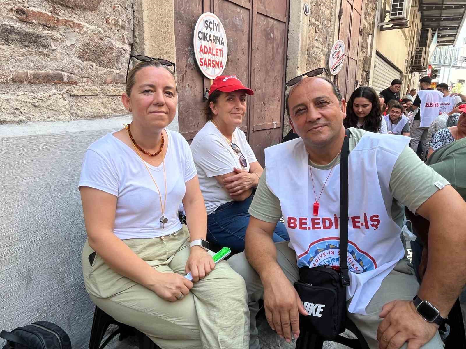 İzmir Büyükşehir Belediyesi’nde işten çıkartılan işçilerin eylemi 9’uncu gününde sürüyor 
