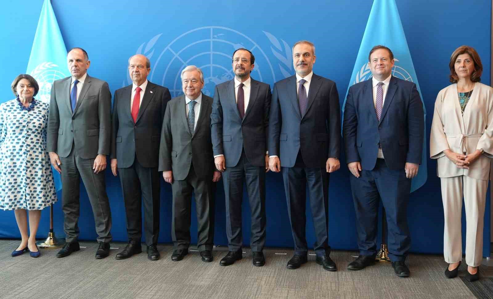 Dışişleri Bakanı Fidan, BM Genel Merkezi’ndeki Gayriresmi Kıbrıs Toplantısı öncesinde aile fotoğrafına katıldı 