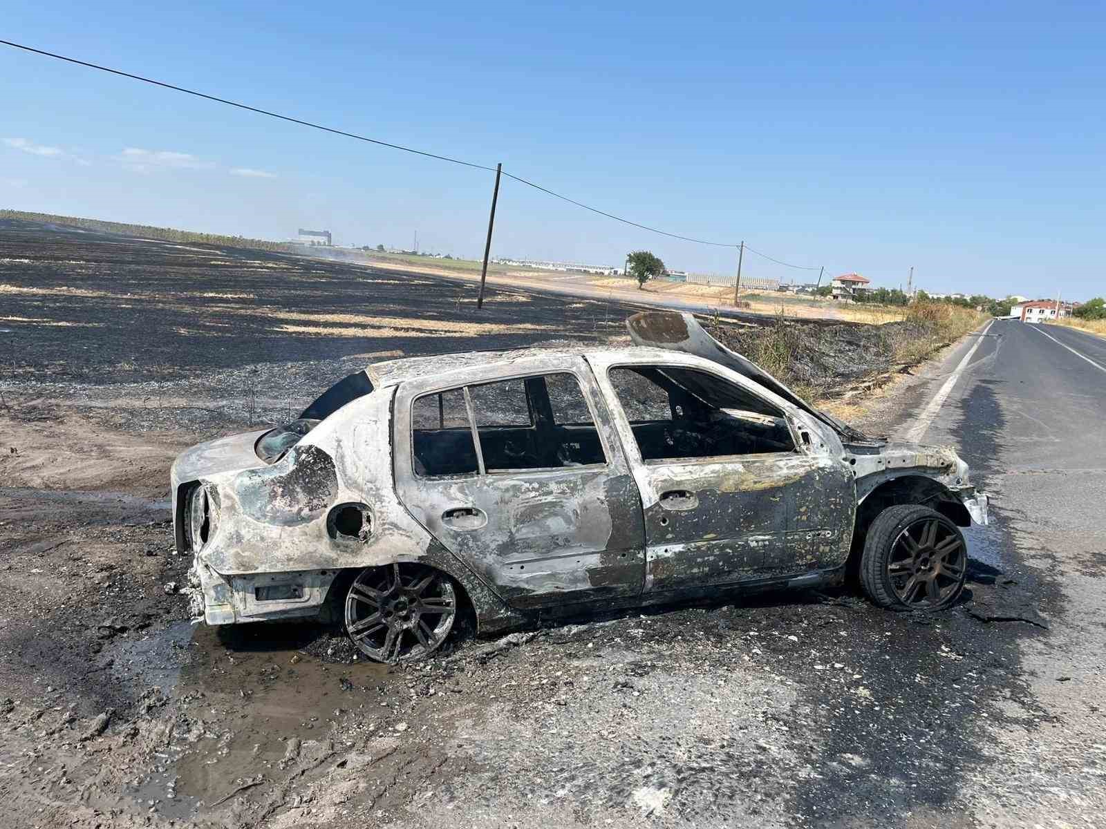 Tekirdağ’da seyir halindeki otomobil çıkan yangında hurdaya döndü 