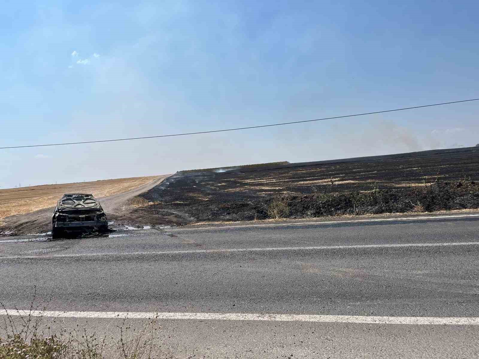 Tekirdağ’da seyir halindeki otomobil çıkan yangında hurdaya döndü 