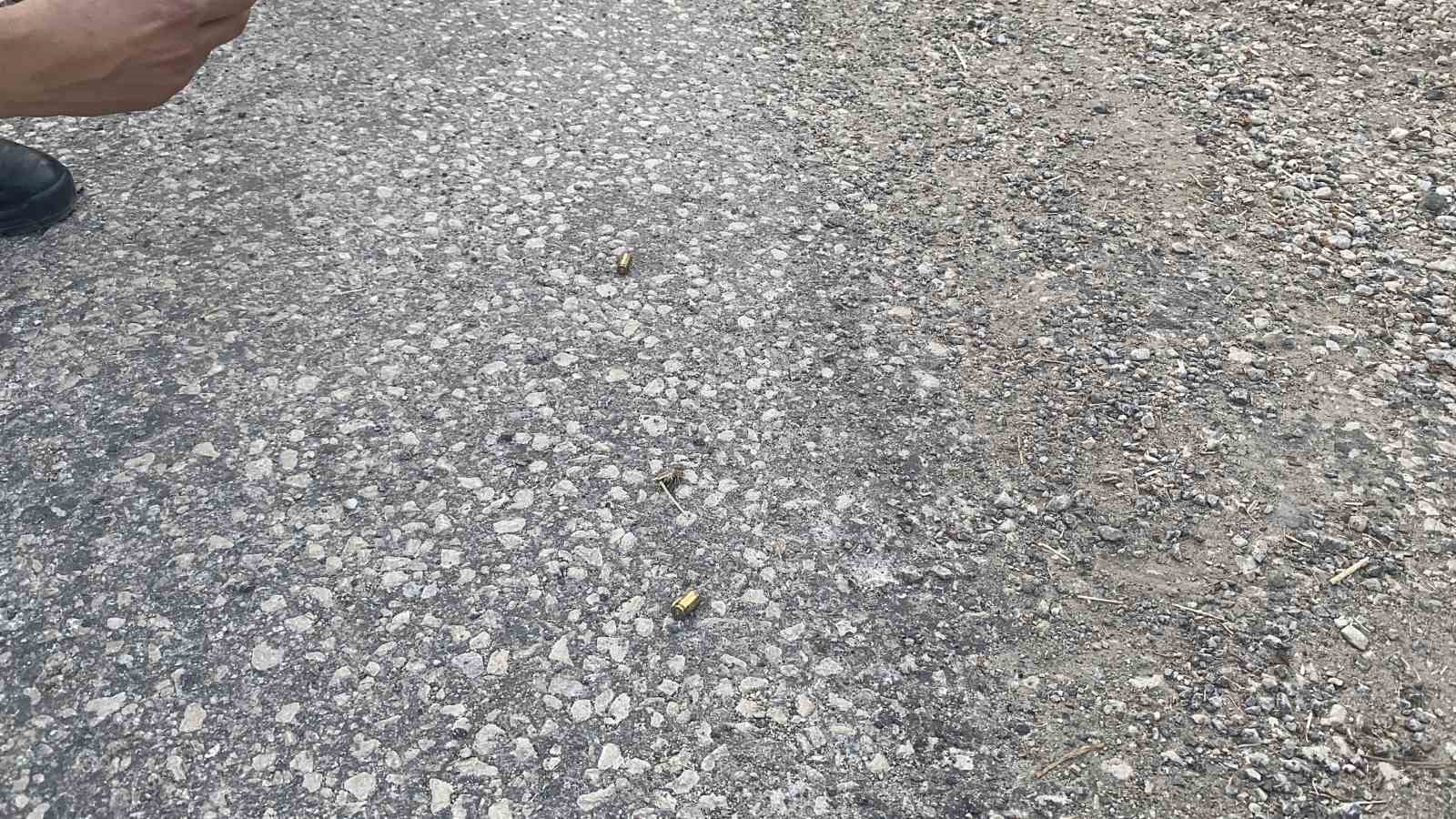 Emekli polis memuru tartıştığı 3 kişiyi silahla yaraladı 