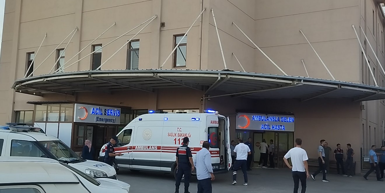 Emekli polis memuru tartıştığı 3 kişiyi silahla yaraladı 