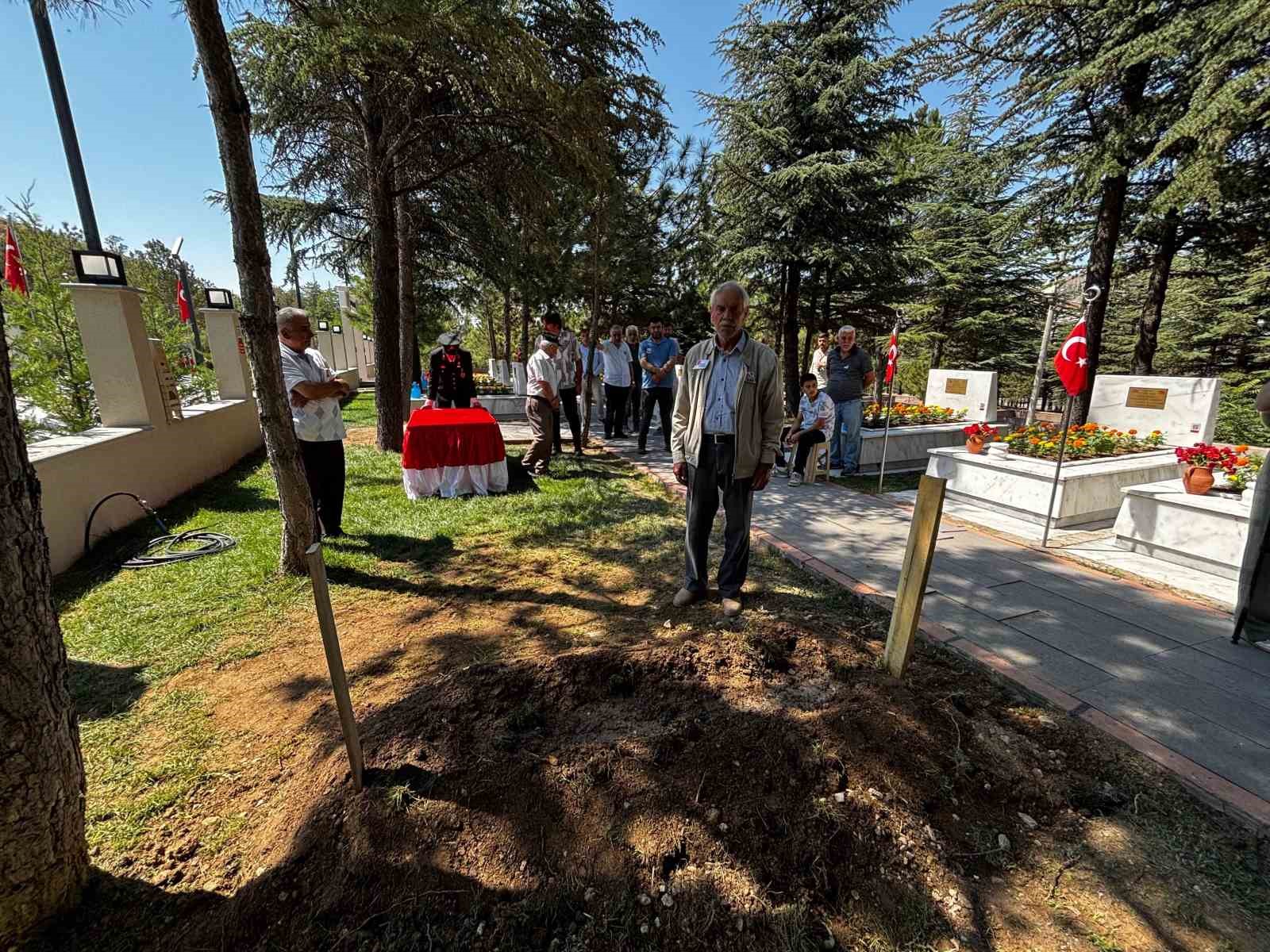 Şehidin naaşı 67 yıl sonra memleketinde toprağa verildi 