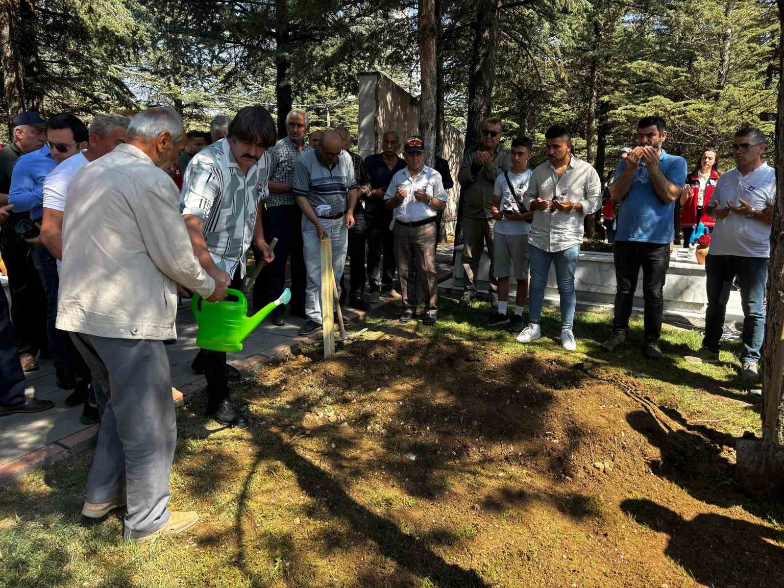 Şehidin naaşı 67 yıl sonra memleketinde toprağa verildi 