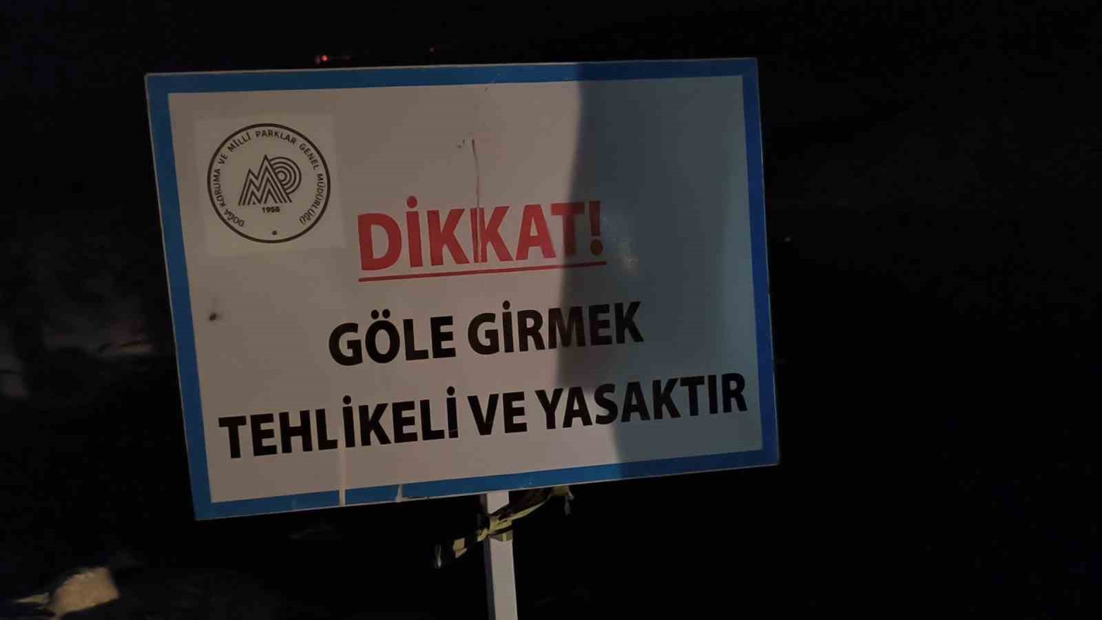 Serinlemek için girdiği gölette hayatını kaybetti 