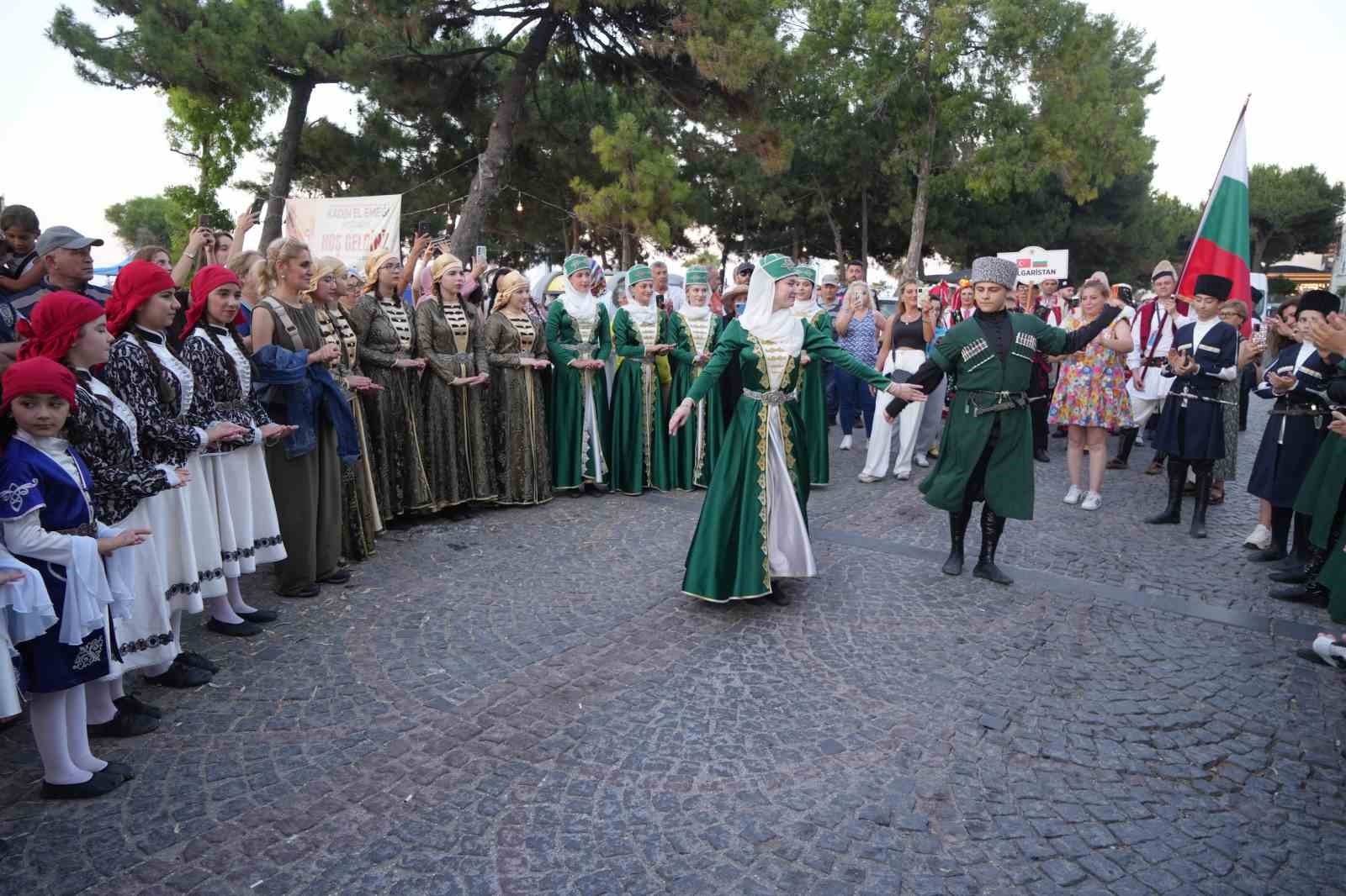 13 farklı ülkeden dansçılar gösterileri ile Samsunluları hayran bıraktı 