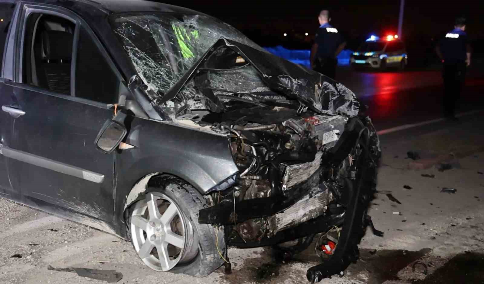 Kontrolden çıkan otomobil duvara çarpıp yola savruldu: 1 ağır yaralı 