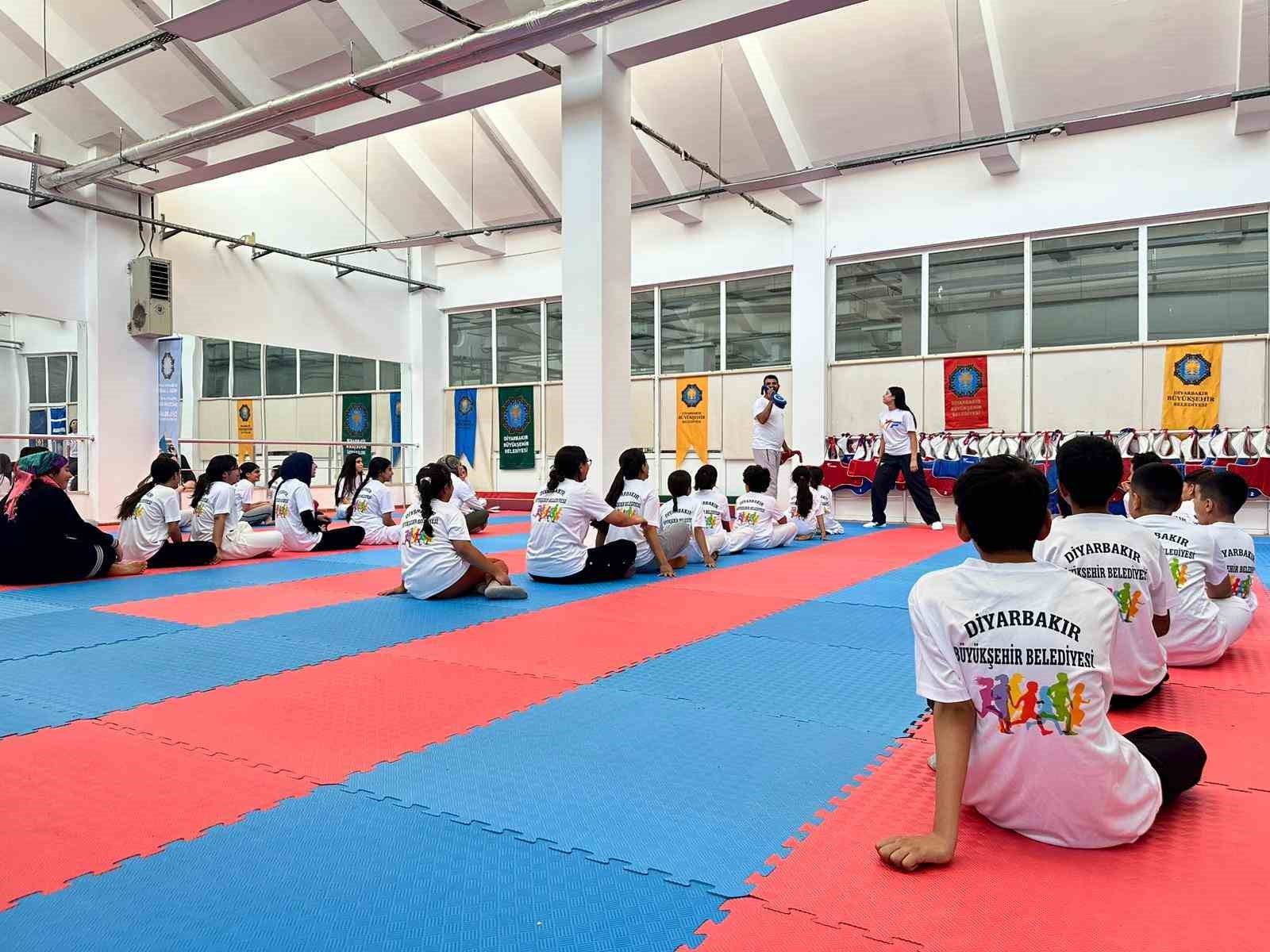 Yaz Spor Okulları 5 bin 850 çocuğun katılımıyla başladı 