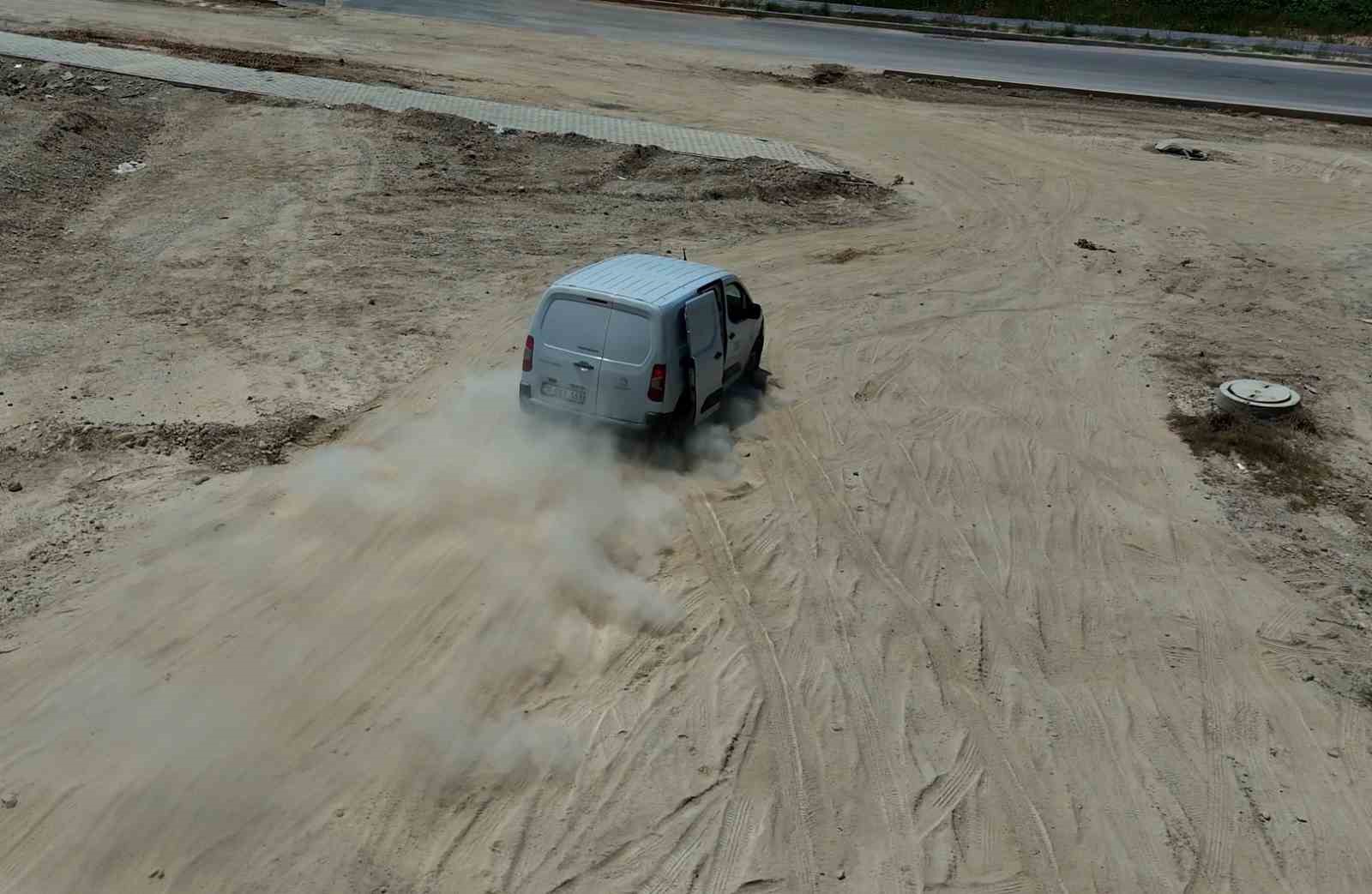 İlçede yıllardır bitmeyen yol vatandaşları isyan ettirdi 
