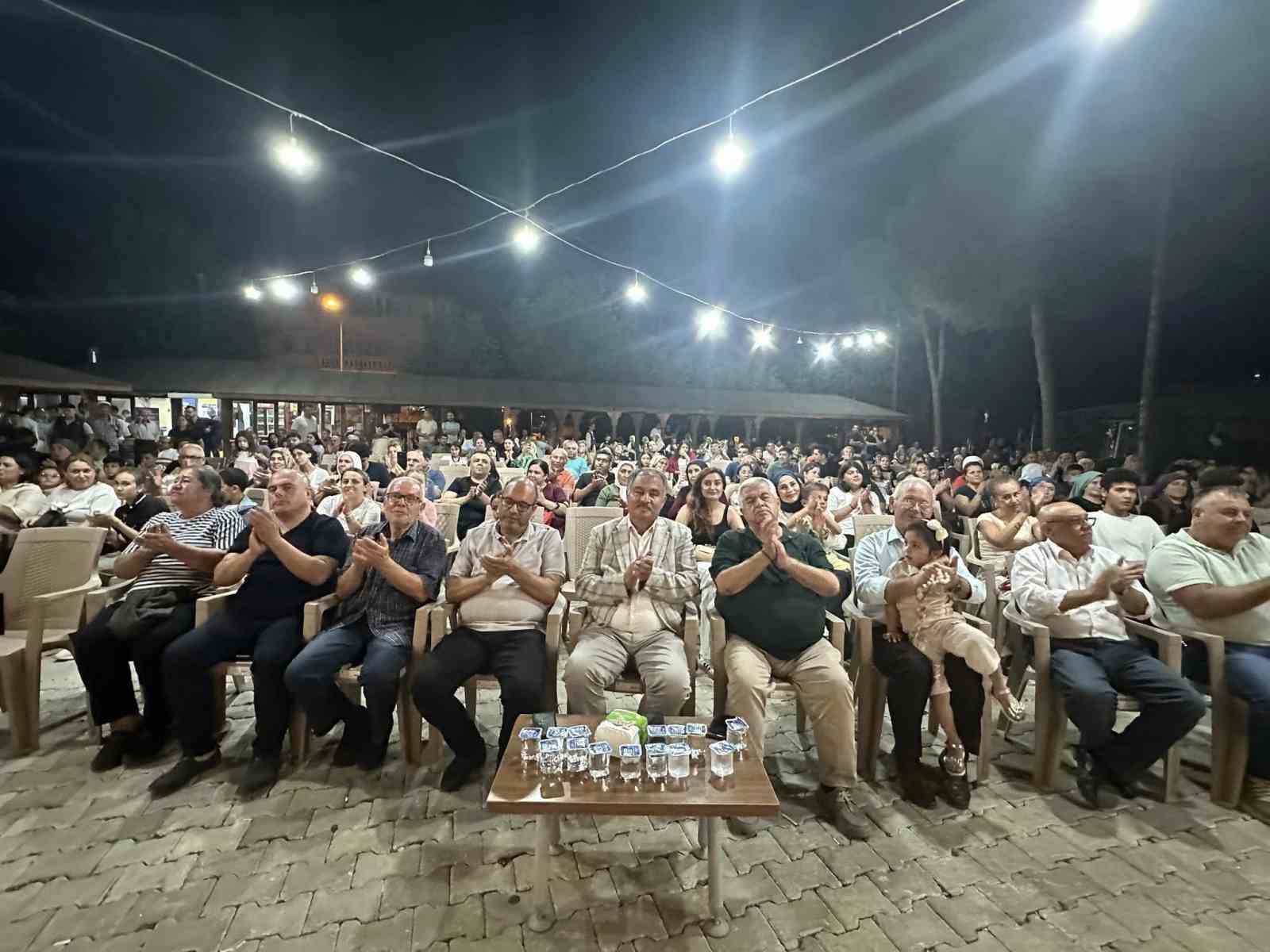 5 ülkenin halk dansları ve ezgileri Beyağaç’ta yankılandı 